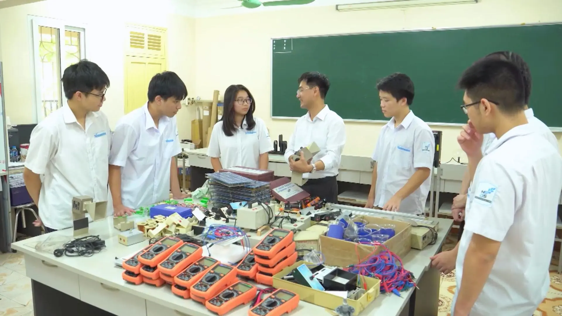 Phát triển giáo dục mũi nhọn trong bối cảnh đổi mới | Giáo dục và Đào tạo | 26/10/2025